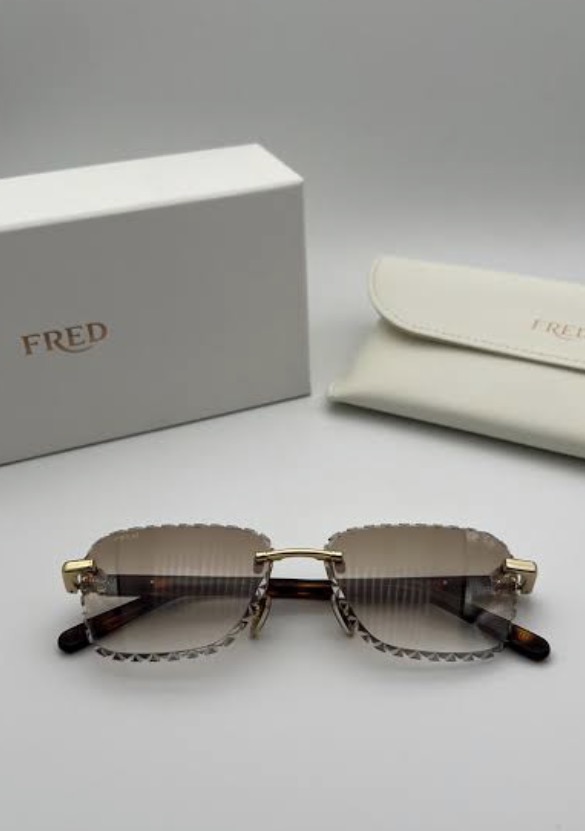 Lunettes percées Fred avec verres facettés, écrin et étui